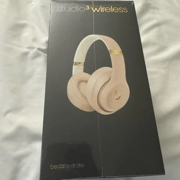 Beats Studio3 Wireless Headphones - Desert Sand - Picture 2 of 5